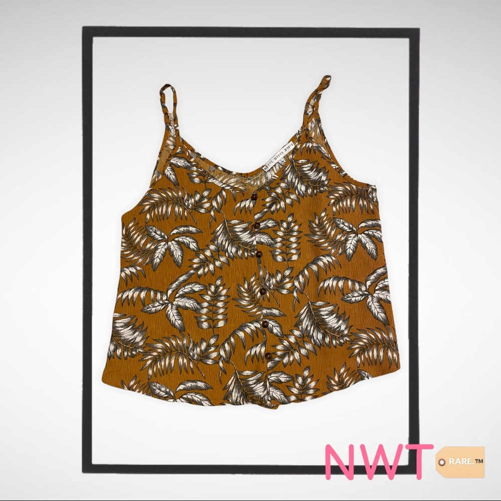 🛍Boutique🛍 Button down leaf print cropped top